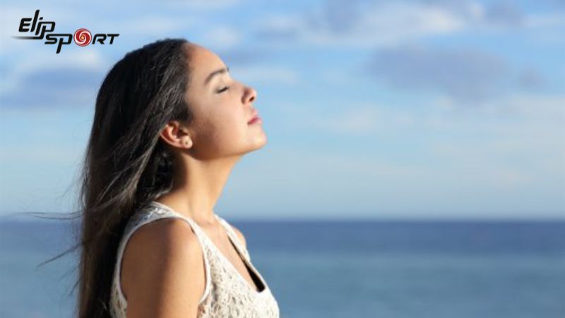 H&iacute;t thở s&acirc;u, thư gi&atilde;n v&agrave; đi nhẹ nh&agrave;ng trước khi bắt đầu đi bộ