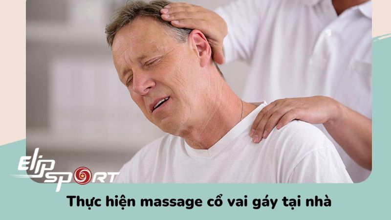 Thực hiện massage cổ vai g&aacute;y tại nh&agrave;