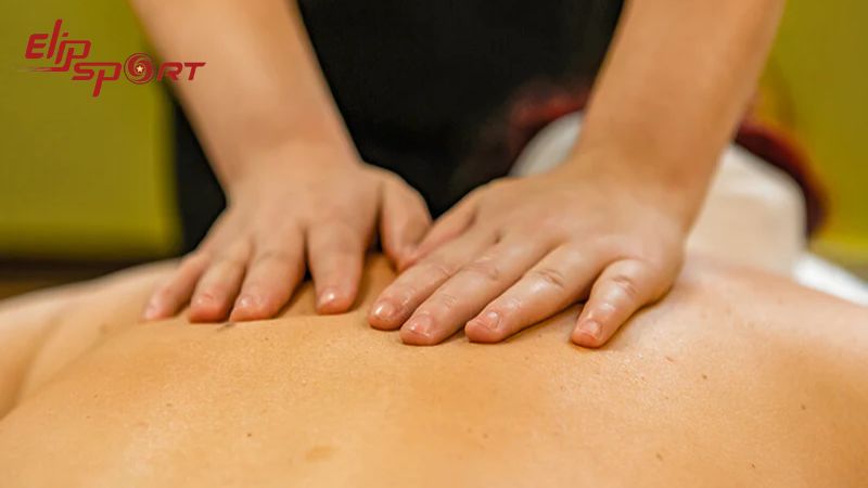 Effleurage l&agrave; một kỹ thuật trong massage theo phong c&aacute;ch Thụy Điển