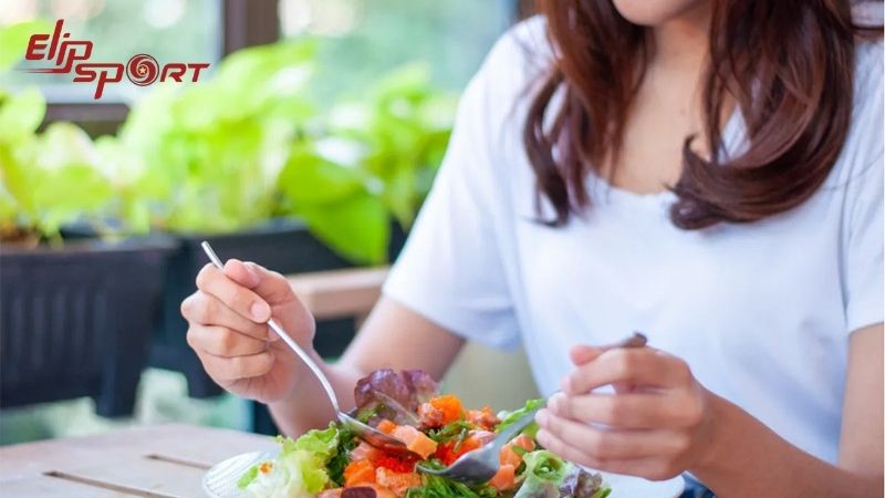M&aacute;y massage bụng kh&ocirc;ng n&ecirc;n sử dụng ngay sau bữa ăn