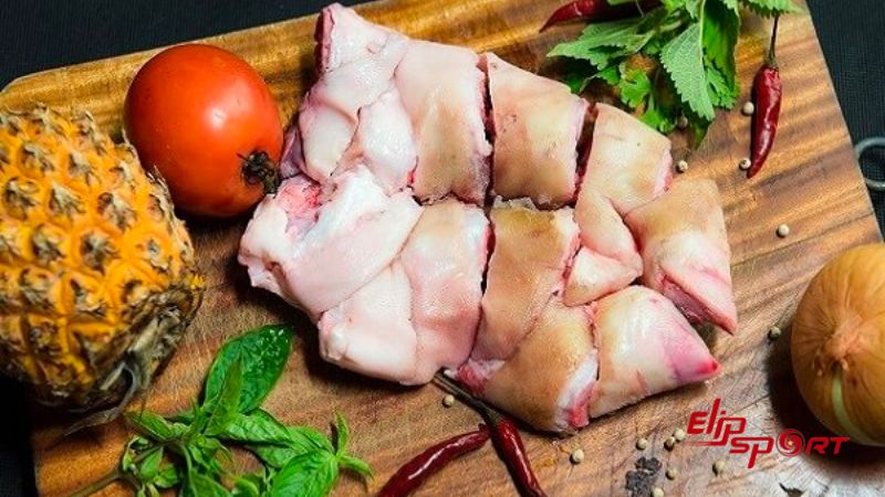 Kh&ocirc;ng ăn qu&aacute; nhiều thịt ch&acirc;n gi&ograve; trong một bữa ăn tr&aacute;nh tăng lượng calo trong ng&agrave;y