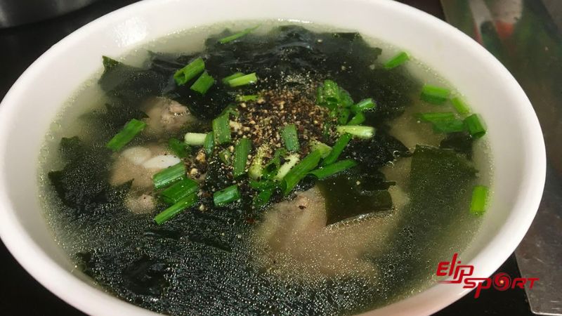 100g rong biển c&oacute; thể c&oacute; khoảng 144 calo