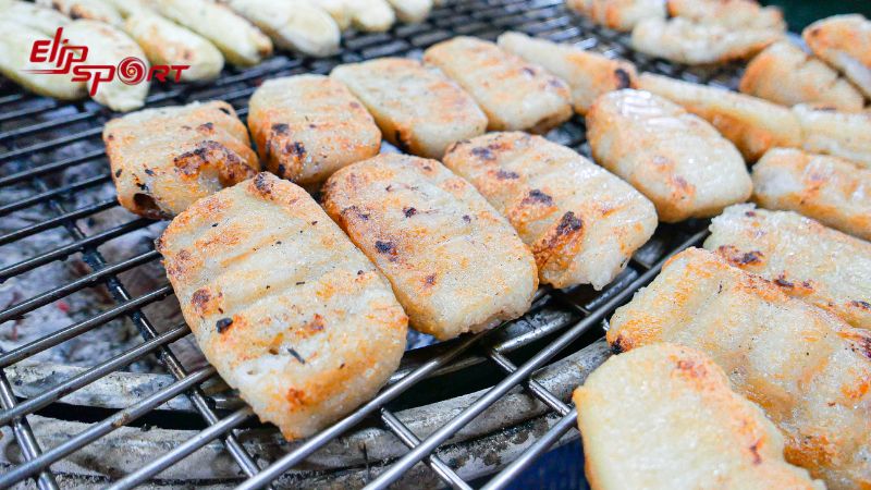 Bạn c&oacute; thể dễ d&agrave;ng tự l&agrave;m m&oacute;n chuối nếp nướng đơn giản tại nh&agrave;