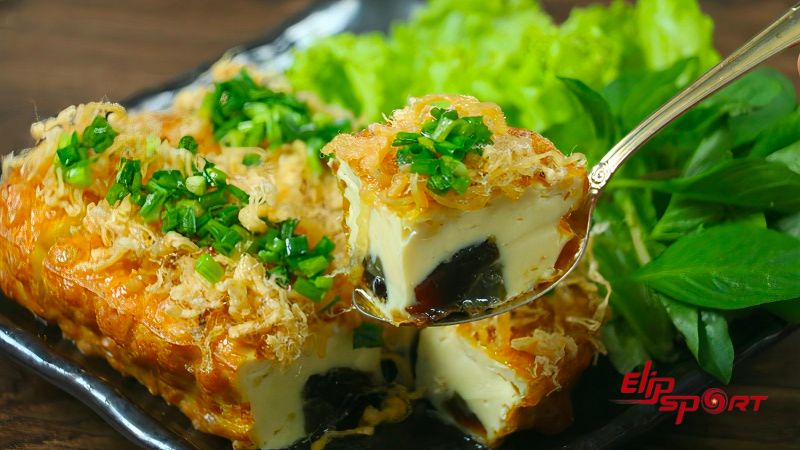 Trứng bắc thảo kết hợp với đậu hũ non l&agrave; một m&oacute;n ăn đơn giản