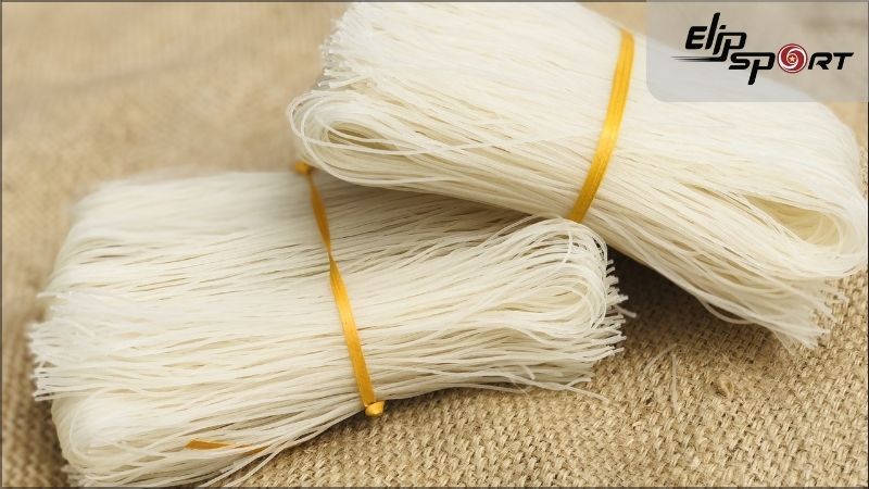 C&oacute; thể thay thế cơm bằng b&uacute;n kh&ocirc; trong bữa ăn