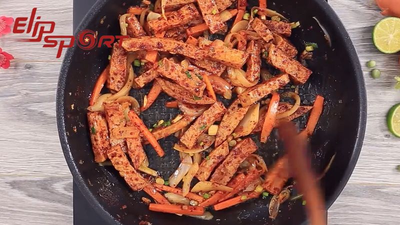 Chả quế x&agrave;o cay