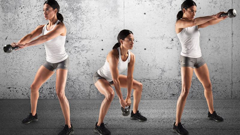 Tập gym với tạ b&igrave;nh v&ocirc;i d&agrave;nh cho nữ
