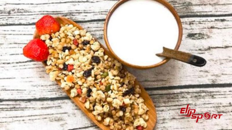 C&ocirc;ng thức đơn giản ngũ cốc Calbee với sữa tươi th&iacute;ch hợp cho bữa s&aacute;ng