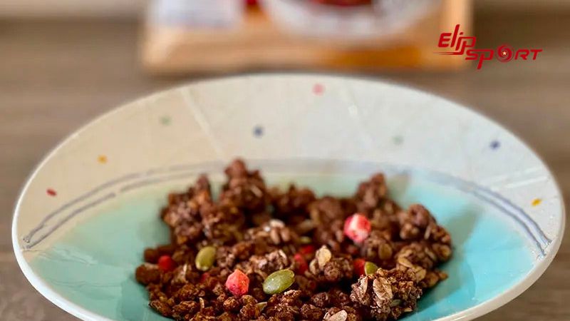 L&agrave;m kẹo socola ngũ cốc thay thế c&aacute;c m&oacute;n ăn vặt hết sức th&iacute;ch hợp cho chế độ ăn giảm c&acirc;n