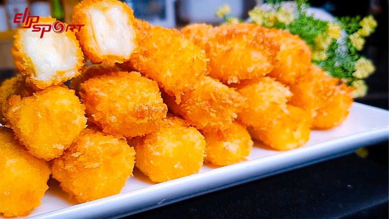 Một miếng b&aacute;nh sữa tươi chi&ecirc;n c&oacute; k&iacute;ch thước 5cm x 5cm c&oacute; thể cung cấp 200-250 calo