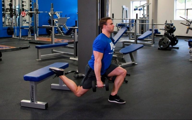 Dumbbell Bulgarian Split Squat l&agrave; b&agrave;i tập tăng cường sức mạnh v&agrave; sức bền cho phần th&acirc;n dưới