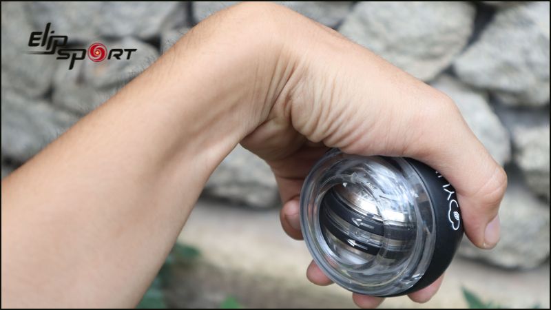 Luyện tập lực ở cổ tay gi&uacute;p bạn tạo được sự linh hoạt khi ph&aacute;t cầu