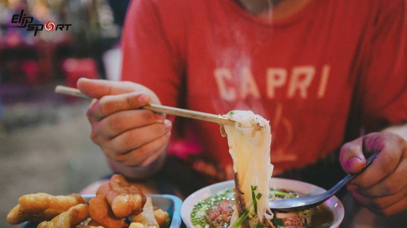 Kh&ocirc;ng n&ecirc;n ăn phở qu&aacute; nhiều