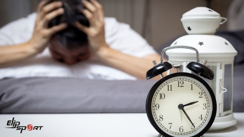 Sử dụng c&agrave; ph&ecirc; đen kh&ocirc;ng đ&uacute;ng c&aacute;ch c&oacute; thể dẫn đến mất ngủ