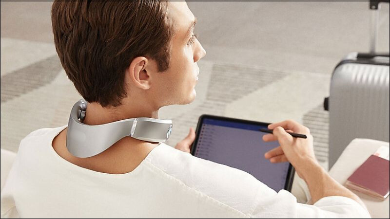 Bạn c&oacute; thể d&ugrave;ng m&aacute;y massage cổ ở mọi nơi để thư gi&atilde;n v&agrave; giảm đau nhức