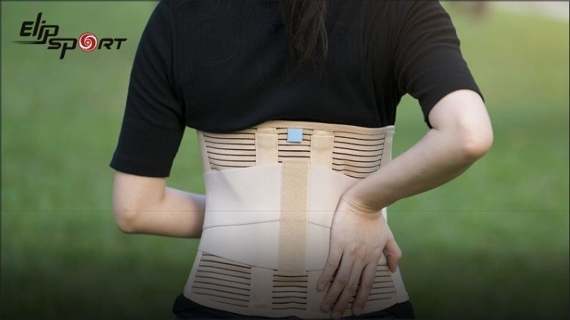 Đeo đai nịt c&oacute; thể g&acirc;y đau nhức cơ bắp v&agrave; khớp