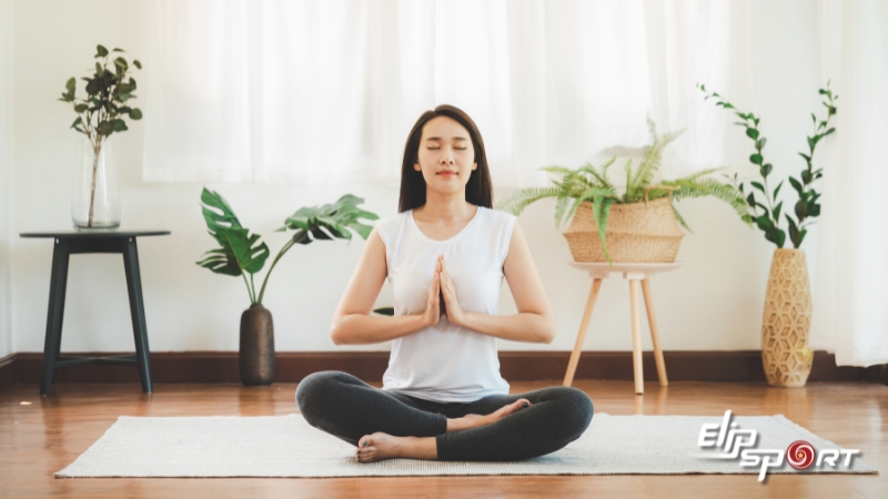 Thiền hoặc tập Yoga để giảm stress