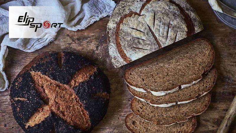 B&aacute;nh m&igrave; l&uacute;a mạch đen chứa h&agrave;m lượng chất xơ cao, l&agrave; một lựa chọn l&agrave;nh mạnh cho sức khỏe
