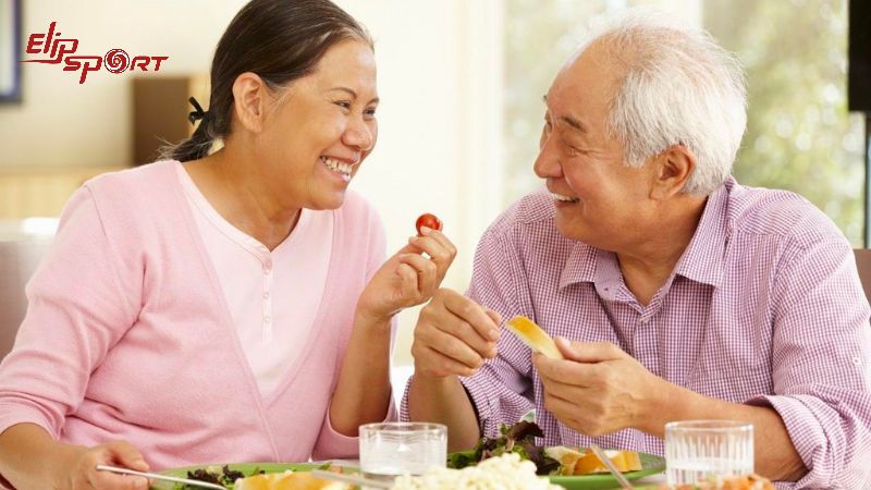 Nghỉ ngơi hoặc đi bộ thêm vào ngày thứ 2 của lịch tập