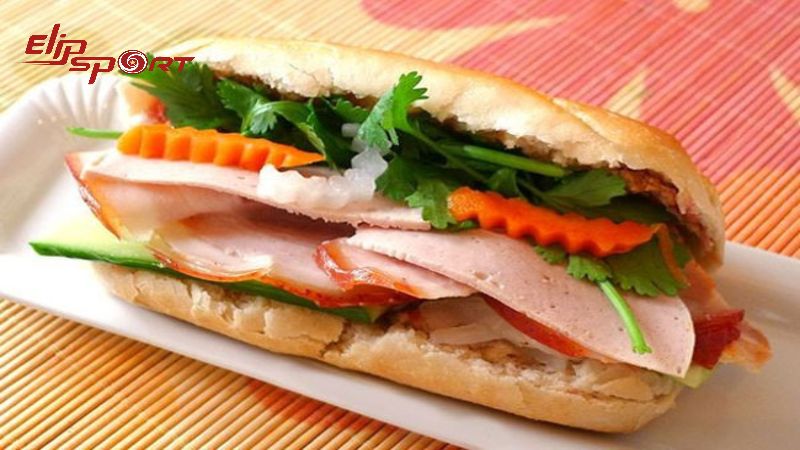 B&aacute;nh m&igrave; chả lụa c&oacute; c&aacute;c nguy&ecirc;n liệu rất dễ t&igrave;m