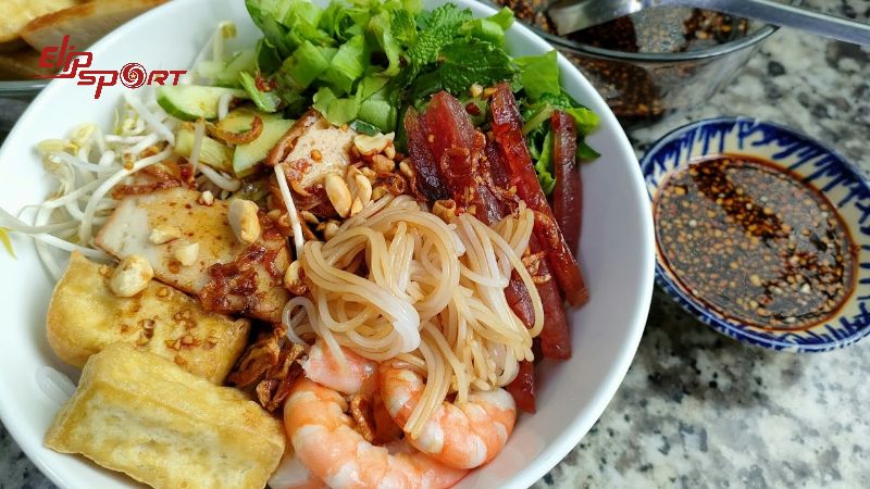 Theo c&aacute;c chuy&ecirc;n gia, một b&aacute;t b&uacute;n nước tương chay chứa khoảng 433 calo