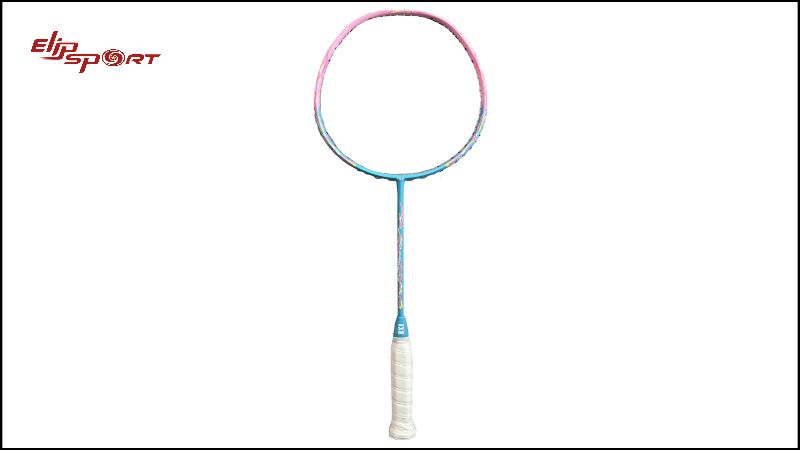 IXE Dragon Warrior 660 l&agrave; một c&acirc;y vợt cầu l&ocirc;ng đặc biệt để phục vụ đối tượng người chơi l&agrave; học sinh