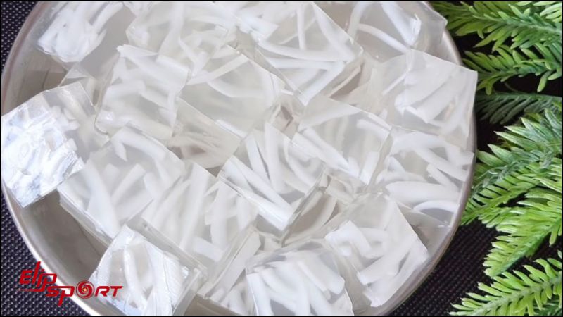 Hạn chế ăn rau c&acirc;u c&oacute; nhiều đường v&igrave; sẽ cung cấp th&ecirc;m nhiều calo cho cơ thể