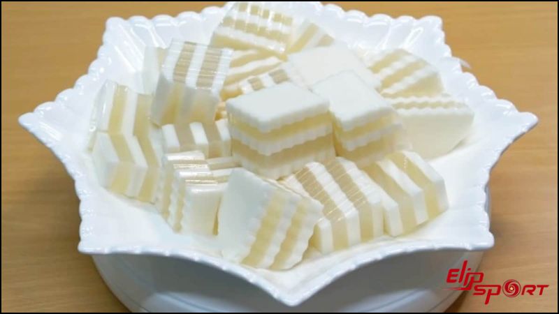 Rau c&acirc;u dừa l&agrave; m&oacute;n tr&aacute;ng miệng quen thuộc được y&ecirc;u th&iacute;ch bởi hương vị thơm ngon, thanh m&aacute;t