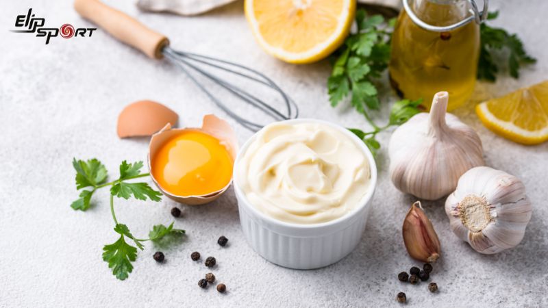 Mayonnaise chứa nhiều th&agrave;nh phần dinh dưỡng kh&aacute;c nhau