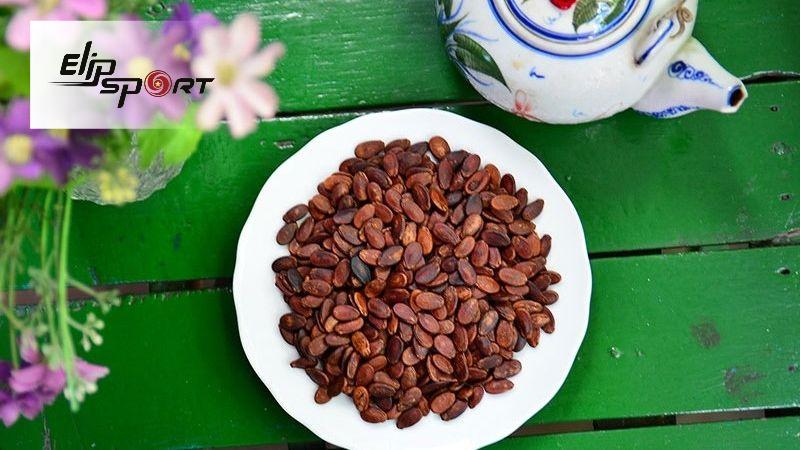 Trong hạt dưa chứa nhiều calo v&agrave; dưỡng chất