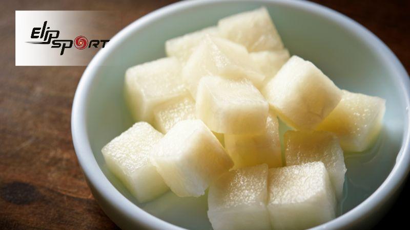 M&oacute;n củ cải muối gi&ograve;n ngon v&agrave; thơm ngọt
