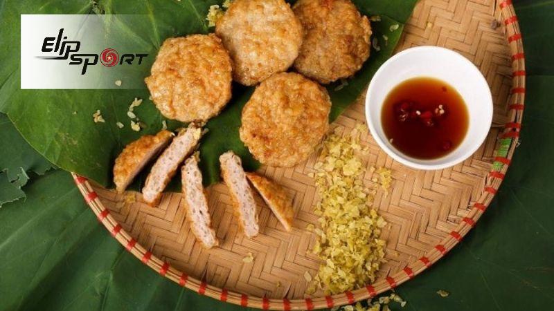 Chả cốm l&agrave; sự kết hợp giữa gi&ograve; sống v&agrave; cốm