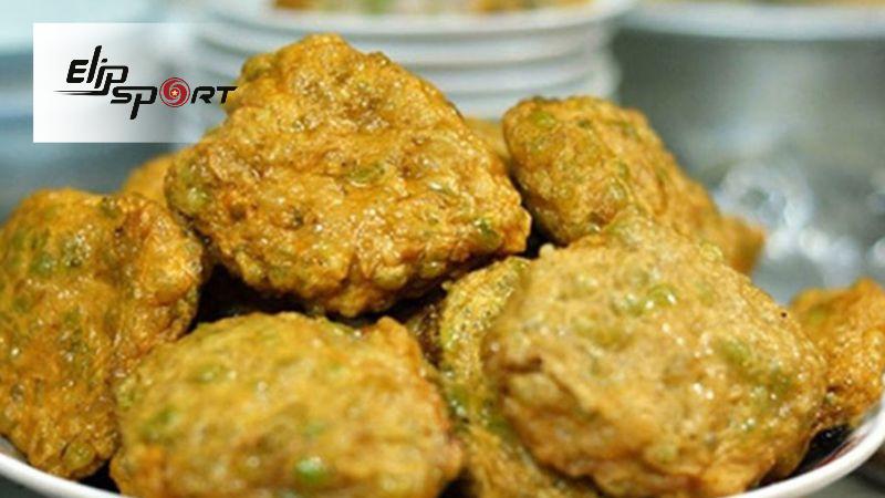 Chả cốm chi&ecirc;n c&oacute; lượng calo kh&aacute; cao