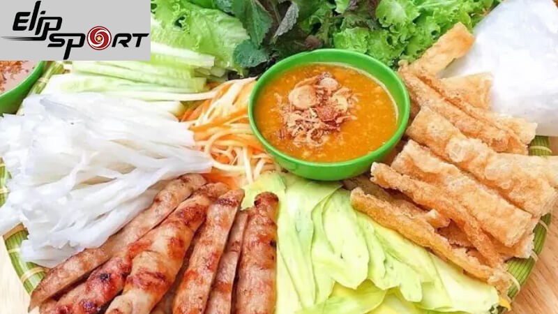 Ăn k&egrave;m nhiều rau xanh để tăng cường lượng chất xơ nạp v&agrave;o cơ thể