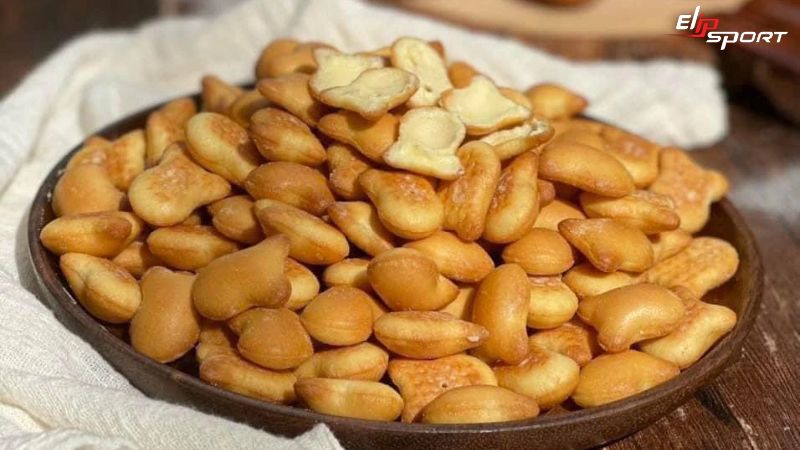 Hạn chế c&aacute;c loại b&aacute;nh c&oacute; h&agrave;m lượng đường v&agrave; chất b&eacute;o cao