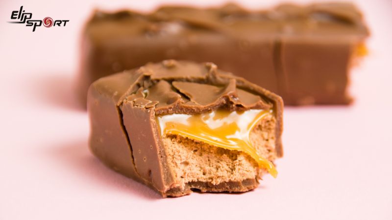 Socola Snicker l&agrave; một loại đồ ăn nhẹ phổ biến được nhiều người y&ecirc;u th&iacute;ch
