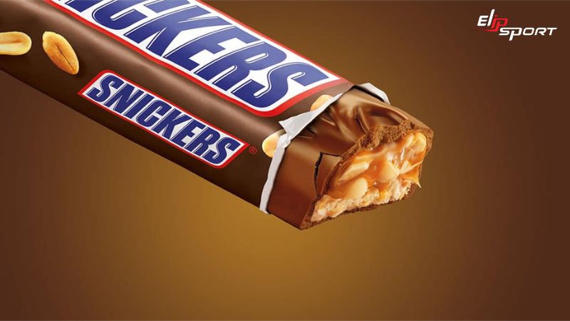 Một thanh Socola Snickers ti&ecirc;u chuẩn (khoảng 52 gram) thường chứa khoảng 250 - 280 calo