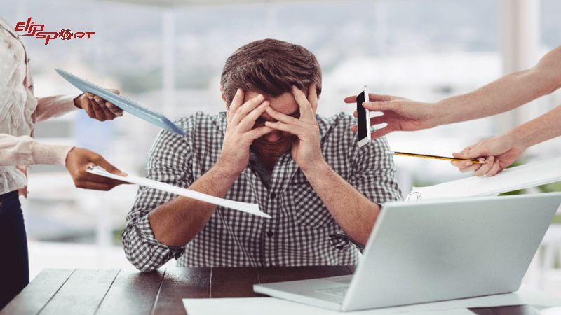Coca chứa caffeine n&ecirc;n sẽ l&agrave;m bạn gặp t&igrave;nh trạng mất ngủ v&agrave; căng thẳng