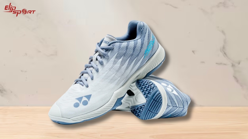 D&ograve;ng gi&agrave;y Yonex Aerus l&agrave; gi&agrave;y nhẹ nhất đối với giới cầu l&ocirc;ng