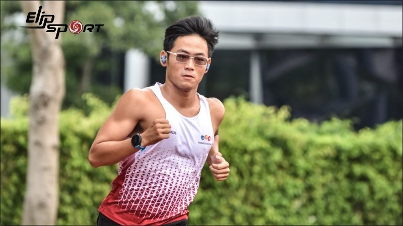 Vừa chạy bộ vừa nghe nhạc gi&uacute;p giảm cảm gi&aacute;c nh&agrave;m ch&aacute;n