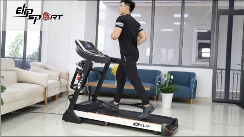 Bạn c&oacute; thể nghe nhạc bằng loa t&iacute;ch hợp tr&ecirc;n m&aacute;y chạy bộ