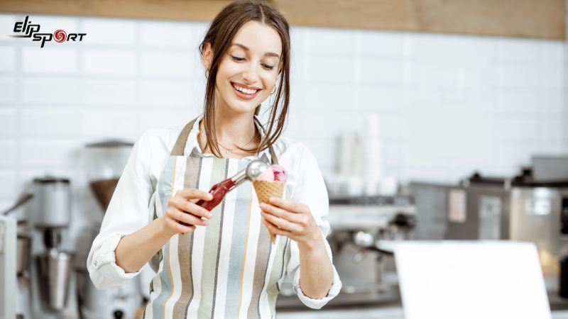 Nh&acirc;n vi&ecirc;n có ảnh hưởng lớn đ&ecirc;́n vi&ecirc;̣c tạo &acirc;́n tượng với khách hàng