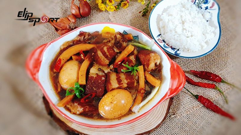 N&ecirc;n tr&aacute;nh h&acirc;m lại thịt kho hột vịt nhiều lần