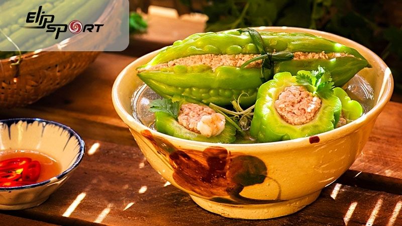 Trong 100 gram khổ qua nhồi thịt chỉ cung cấp khoảng 365 calo