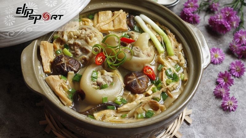 Một t&ocirc; canh măng ch&acirc;n gi&ograve; cung cấp đến gần 1000 calo
