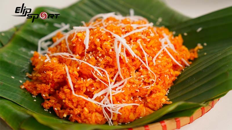 Một đĩa x&ocirc;i gấc 100g c&oacute; thể chứa tới 600 calo