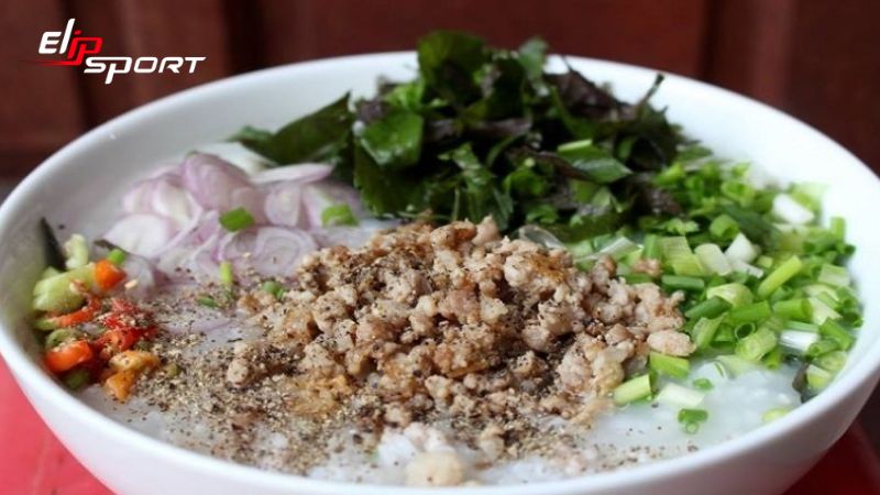 Mỗi b&aacute;t ch&aacute;o thịt chứa khoảng 320,6 calo