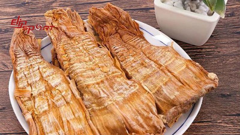 Măng kh&ocirc; l&agrave; lựa chọn phổ biến cho c&aacute;c m&oacute;n như canh v&agrave; phở hoặc c&aacute;c m&oacute;n dịp Tết