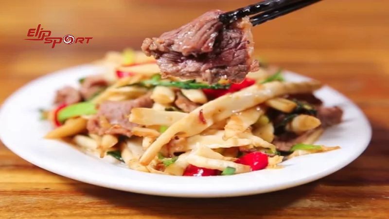 Măng tươi trộn thịt b&ograve;