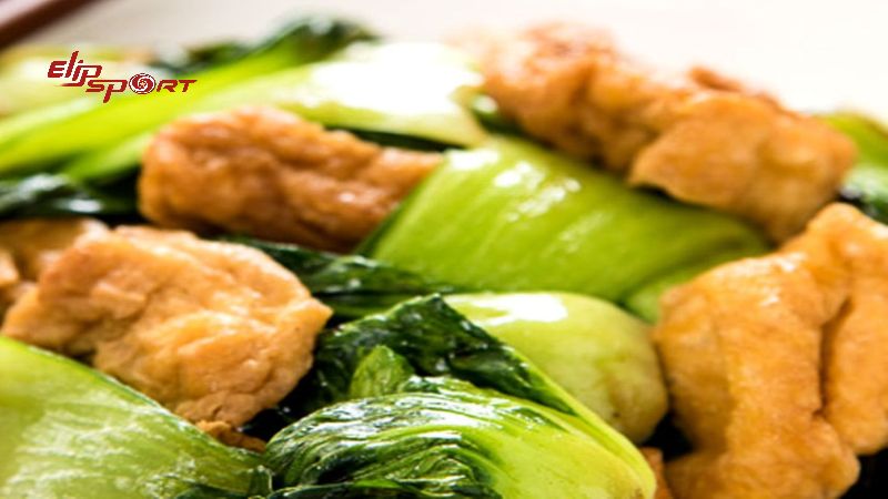 Rau cải ch&iacute;p x&agrave;o đậu phụ l&agrave; m&oacute;n ăn rất dễ l&agrave;m v&agrave; thơm ngon